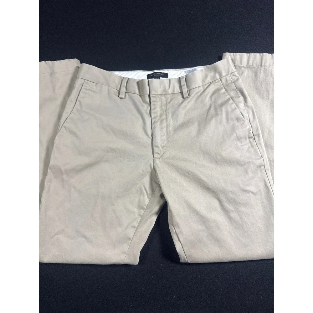 Banana Republic Mens 31x32 Tapered Fit Khaki Chino Pants Tailoring Performance
